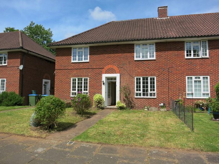 2 Bedroom Maisonette To Rent In Gloucester Close, Thames Ditton, KT7