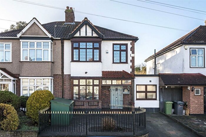 3 Bedroom Semi-Detached House For Sale In Linchmere Road, London, SE12