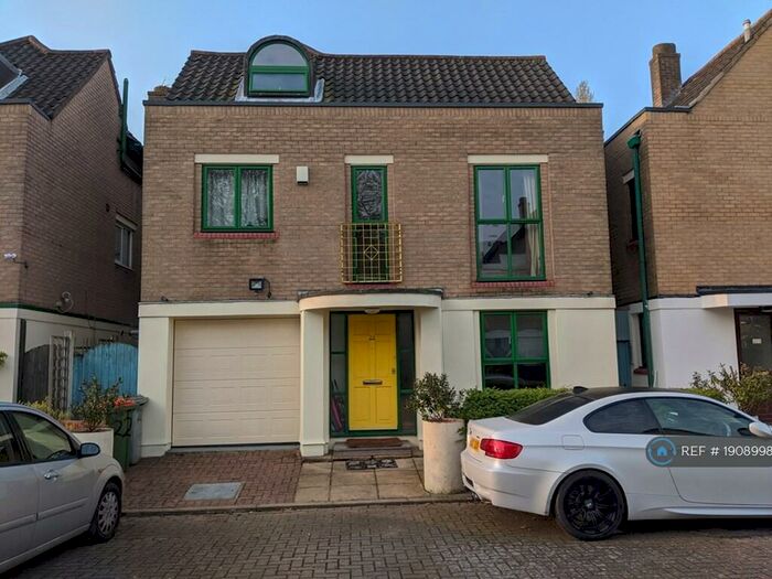 4 Bedroom Detached House To Rent In Redstart Close, London, E6