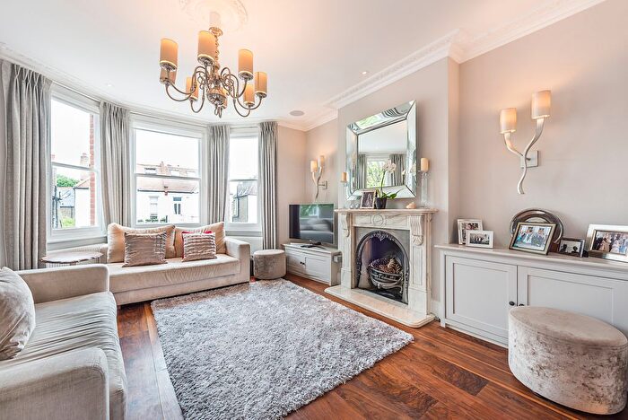 4 Bedroom Maisonette To Rent In Flanchford Road, Chiswick, W12