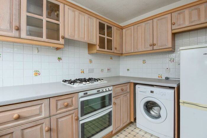 2 Bedroom Apartment To Rent In Surbiton, Surrey, KT5