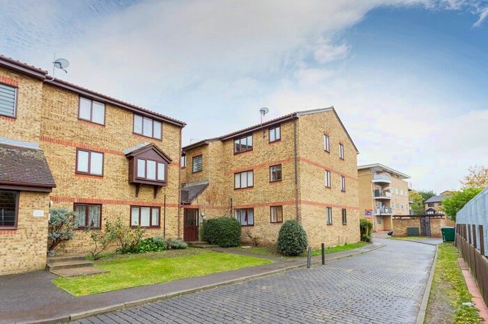 Studio To Rent In Stocksfield Road, London E17