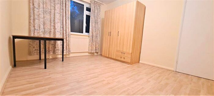 2 Bedroom Flat To Rent In Double Bedroom Flat- High Barnet, EN5