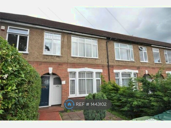 2 Bedroom Flat To Rent In Avondale Avenue, Staines-Upon-Thames, TW18