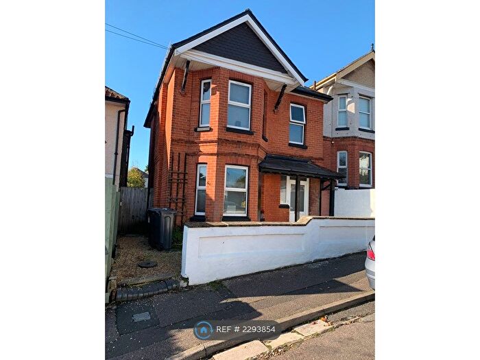 5 Bedroom Detached House To Rent In Acland Road, Bournemouth, BH9