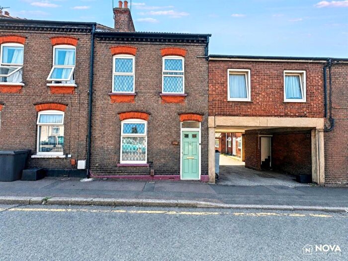 3 Bedroom Terraced House For Sale In High Town Road, Luton, LU2