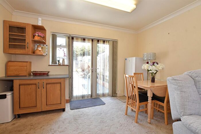 3 Bedroom Semi Detached House For Sale In Pound Lane, Bowers Gifford, Basildon, Essex, SS13