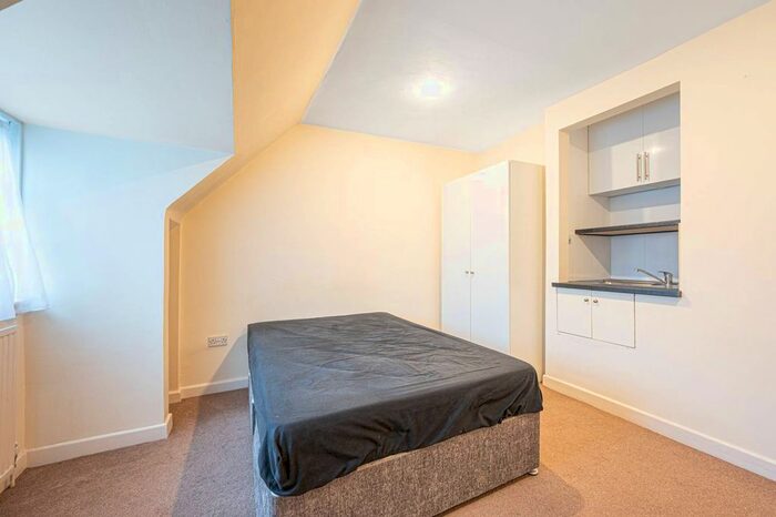 Studio To Rent In Market Place, Hampstead Garden Suburb, London, NW11