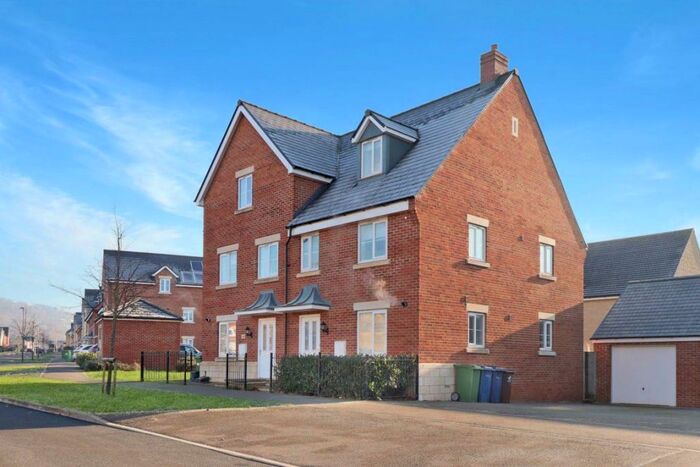 4 Bedroom House To Rent In Bishops Cleeve, GL52