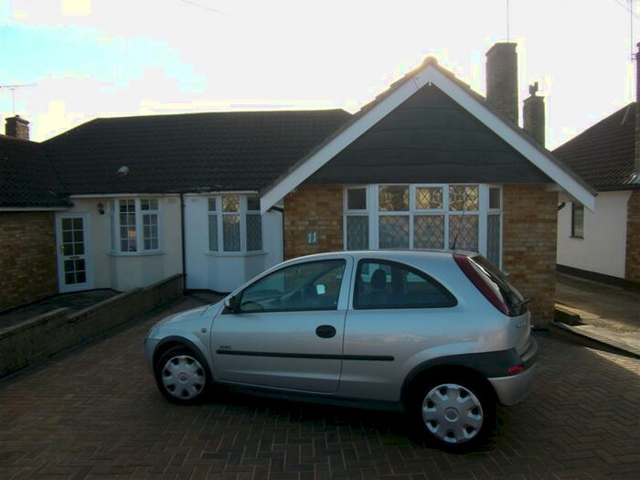 3 Bedroom Bungalow To Rent In Dorkins Way Upminster Essex, RM14