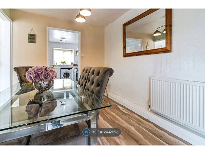 2 Bedroom Terraced House To Rent In Mccready Drive, Salford, M5