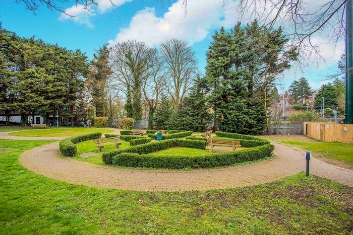 1 Bedroom Flat To Rent In Watling Street, Radlett, Hertfordshire WD7