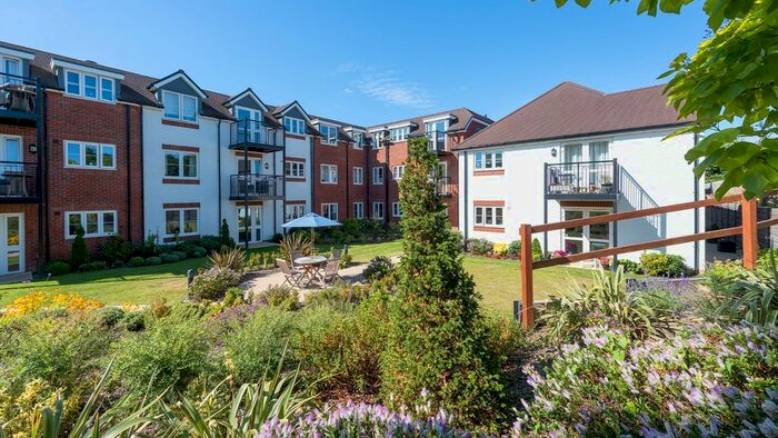 1 Bedroom Property For Sale In Colebrooke Lodge, Prices Lane, Reigate, RH2