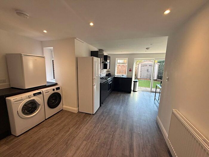 6 Bedroom End Of Terrace House To Rent In Church Road, London, E10