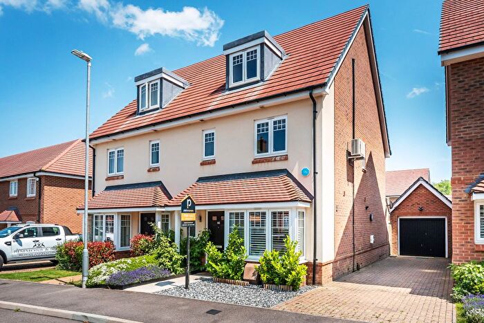 4 Bedroom Semi-Detached House For Sale In St. Johns Way, Edenbridge, Kent, TN8