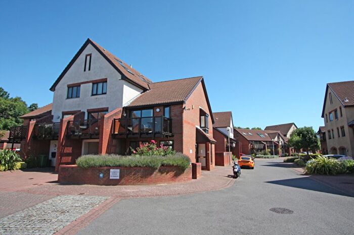 3 Bedroom Town House To Rent In Newlyn Way, Port Solent, Portsmouth, PO6