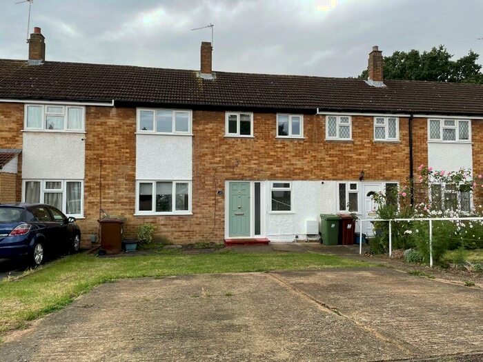 3 Bedroom Terraced House To Rent In Beechwood Avenue, Potters Bar, Hertfordshire, EN6