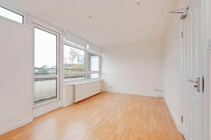 3 Bedroom Flat To Rent In Broxwood Way, St Johns Wood, NW8
