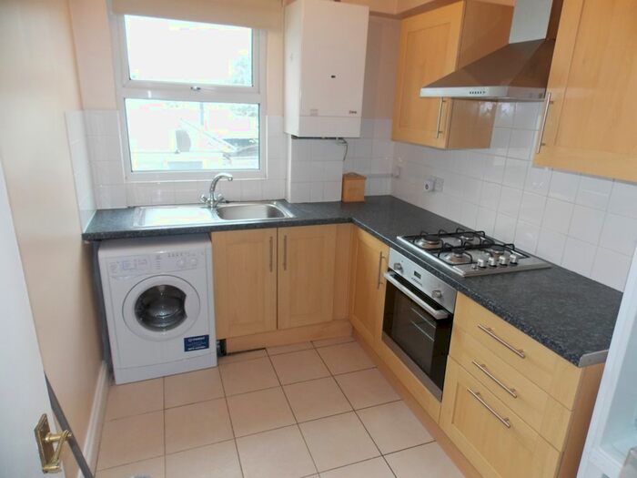 2 Bedroom Flat To Rent In High Road Leytonstone, London, E11