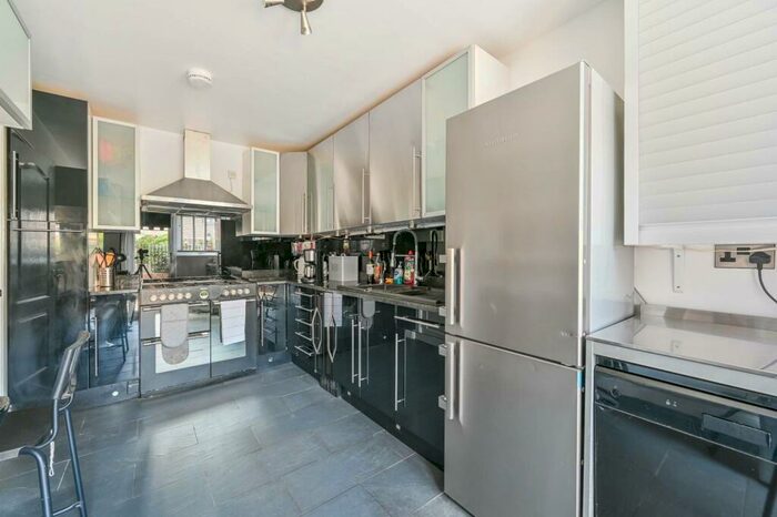 2 Bedroom House To Rent In Benson Quay, Wapping, London, E1W