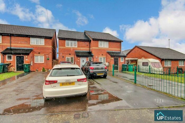 3 Bedroom Semi-Detached House To Rent In The Farmstead, Coventry, CV3