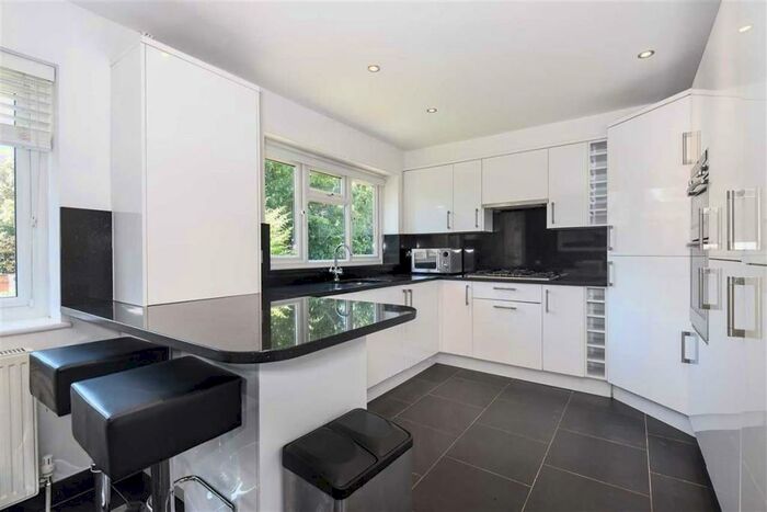 3 Bedroom Flat To Rent In Oak Lodge, A The Avenue, Hatch End, Pinner, HA5