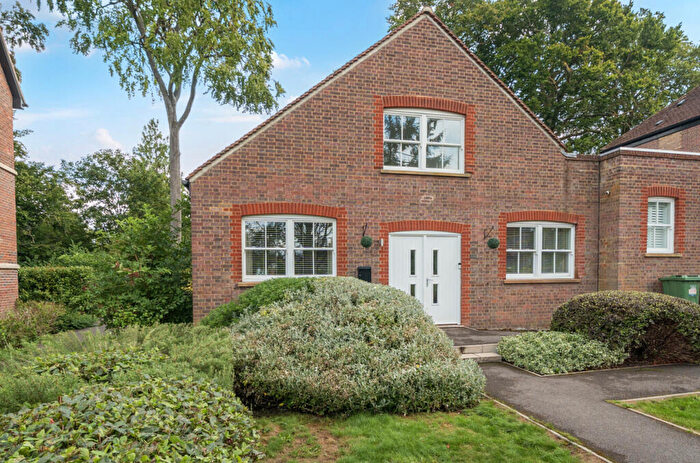 2 Bedroom End Of Terrace House For Sale In Frances Drive, Dunstable, Bedfordshire, LU6