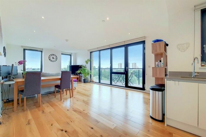 2 Bedroom Flat To Rent In Palmers Road, London, E2