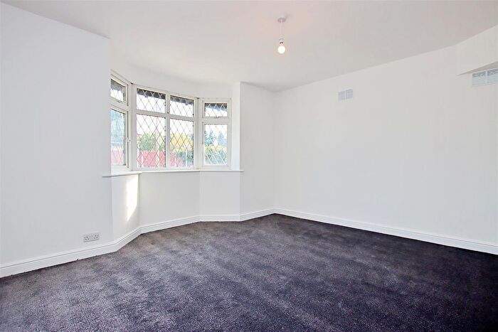 2 Bedroom Bungalow For Sale In Grosvenor Road, Borehamwood, WD6