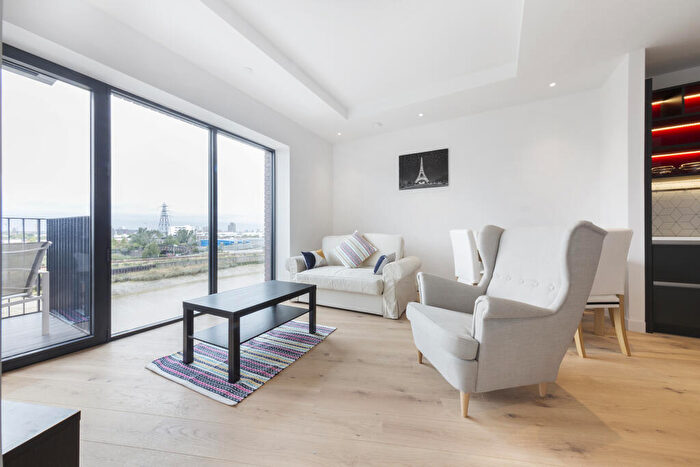 1 Bedroom Apartment To Rent In Modena House, Lyell Street, London City Island, London, E14