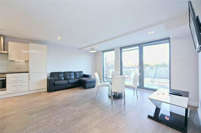 3 Bedroom Flat To Rent In Mintern Street, London, N1