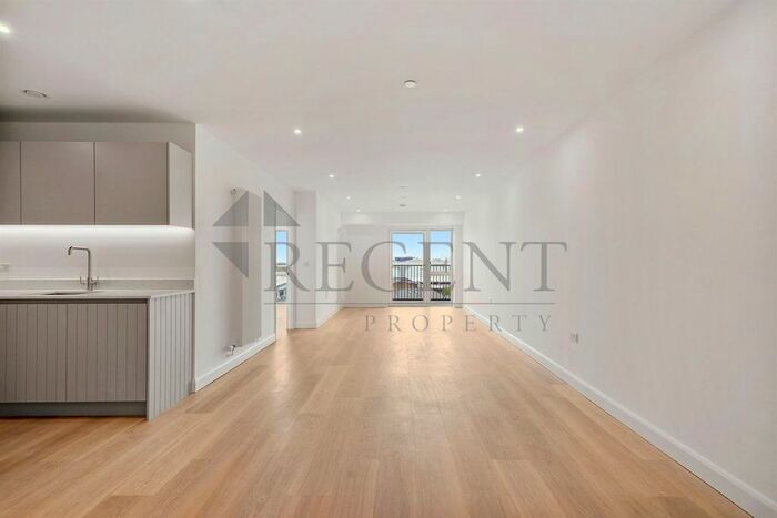 3 Bedroom Flat To Rent In Galleria House, Royal Eden Docks, E16