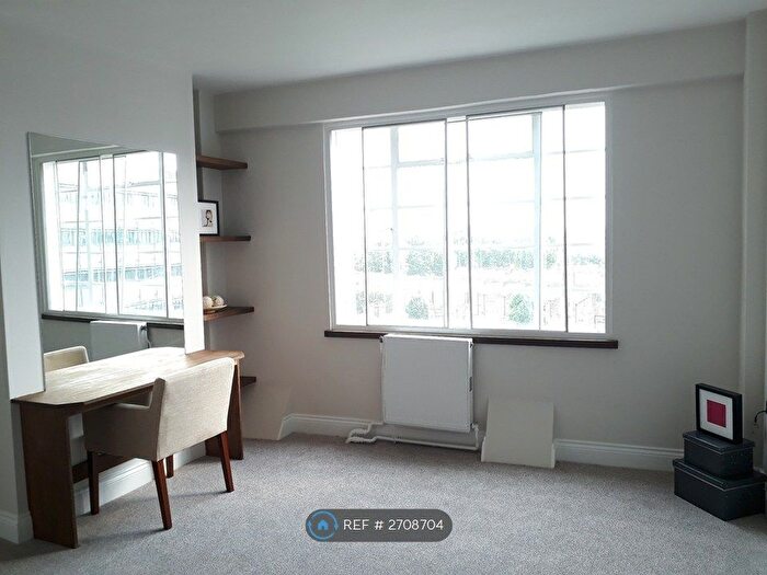 Studio To Rent In Highstone Mansions, London, NW1