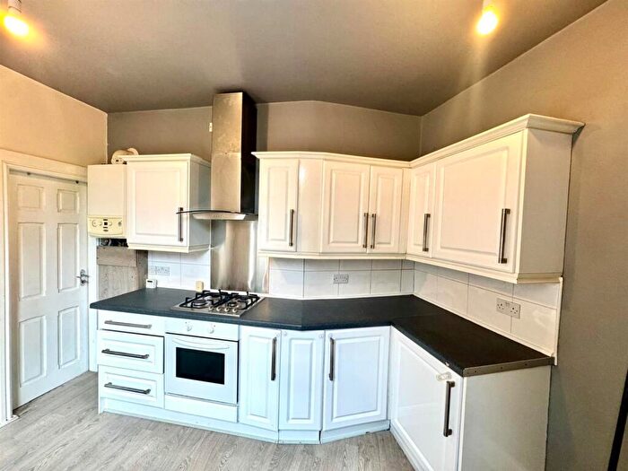 2 Bedroom Apartment To Rent In Turner Lane, Ashton Under Lyne, Oldham, OL6