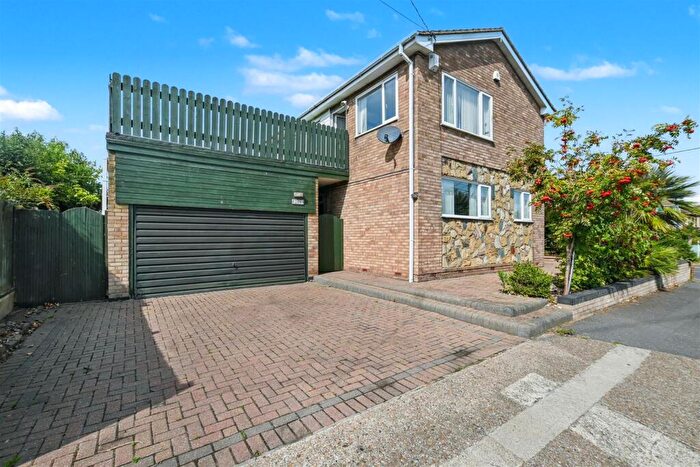 4 Bedroom Detached House For Sale In May Avenue, Canvey Island, SS8