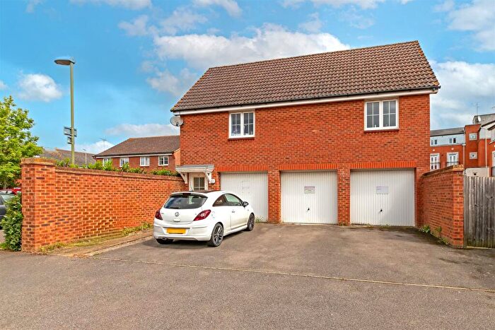 3 Bedroom Apartment To Rent In Errington Close, Hatfield, AL10