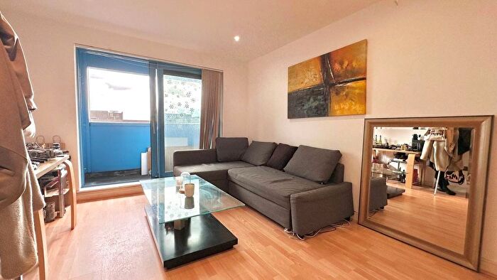 3 Bedroom Flat For Sale In Western Gateway, London, E16
