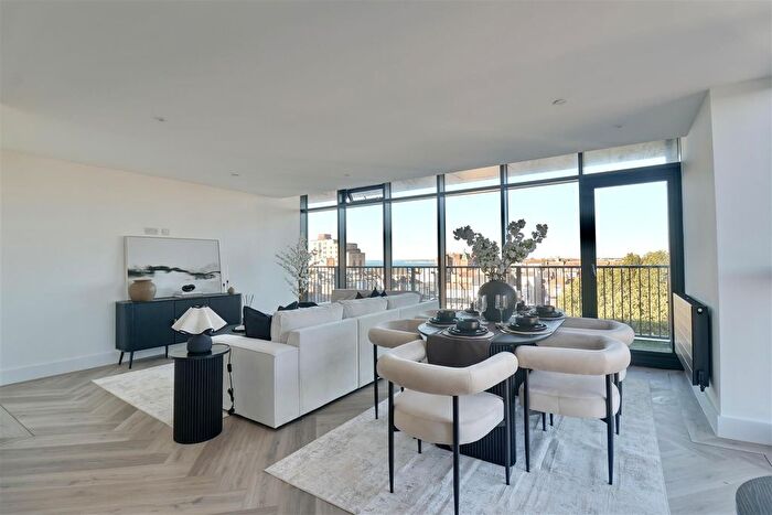 3 Bedroom Flat For Sale In Palmerston Road, Southsea, PO5