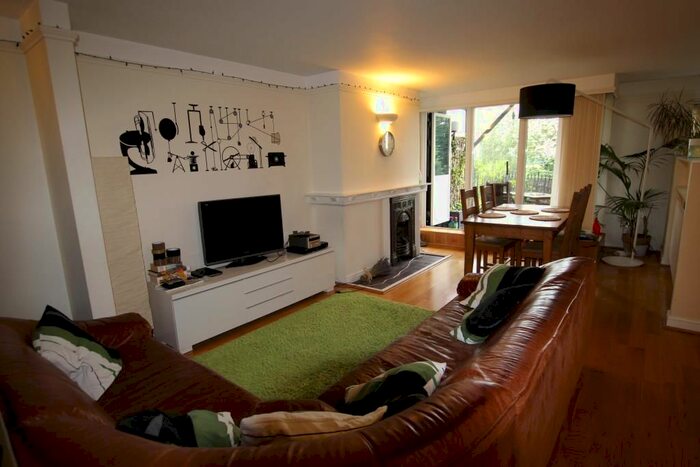 2 Bedroom Flat To Rent In Cavendish Place, Cavendish Crescent South, The Park, Nottingham, NG7
