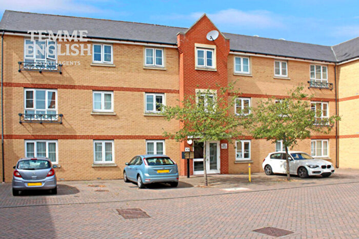 2 Bedroom Flat For Sale In Bridge Road, Wickford, Essex, SS11