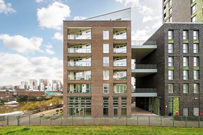 3 Bedroom Flat To Rent In Cofferdam Way, Deptford, SE8