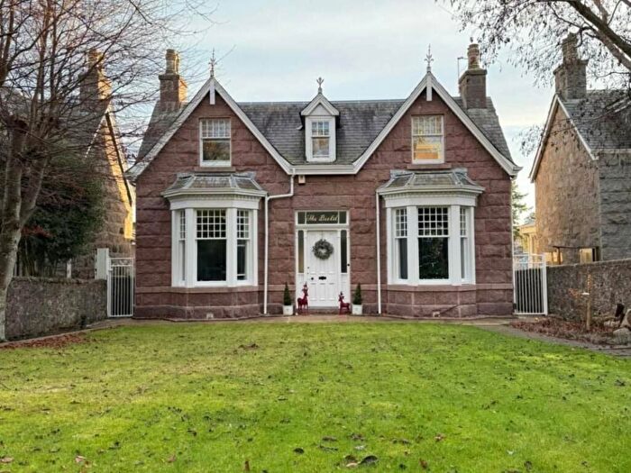 4 Bedroom Detached House To Rent In North Deeside Road, Bieldside, Aberdeen, AB15