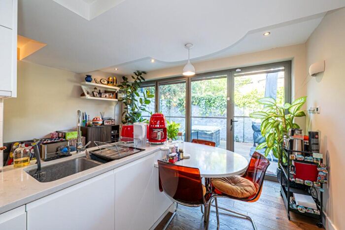 2 Bedroom Flat For Sale In Elspeth Road, Battersea, London, Greater London, SW11