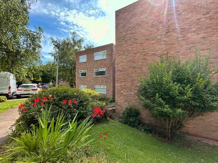 2 Bedroom Flat To Rent In Walmead Croft, Harborne, Birmingham, B17