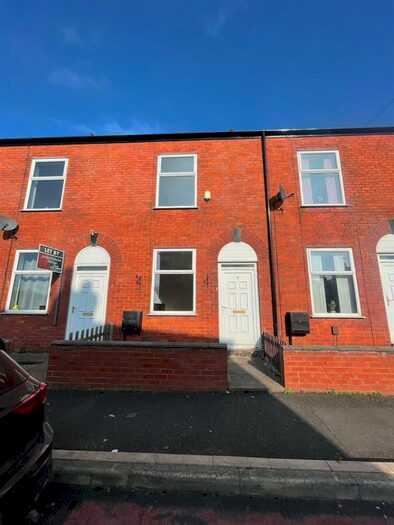 2 Bedroom House To Rent In Read Street West, Hyde, SK14