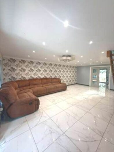 3 Bedroom End Terrace House For Sale In Bixley Close, Southall, UB2