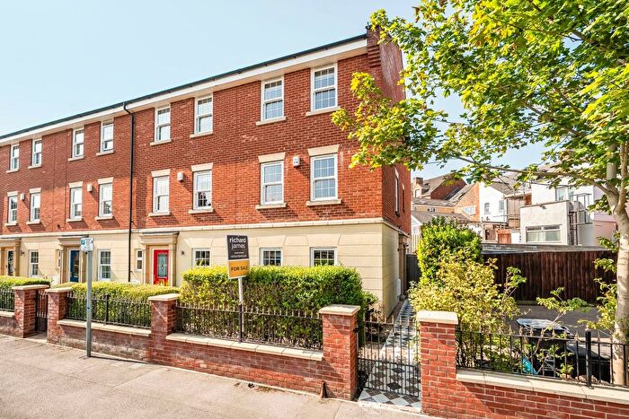 4 Bedroom End Of Terrace House For Sale In Hunt Street, Old Town, Swindon, SN1
