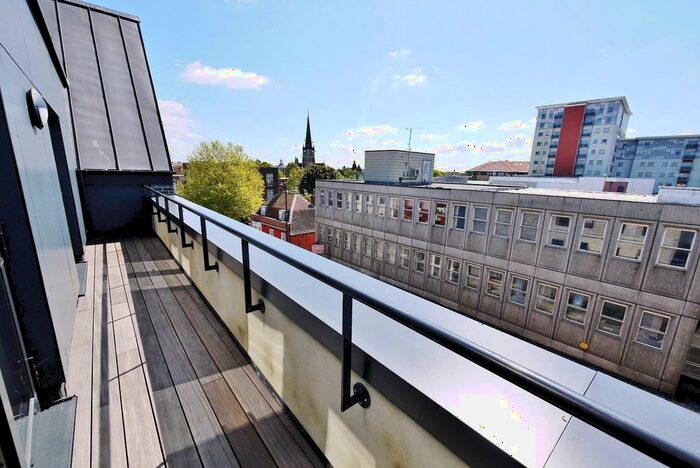 2 Bedroom Flat To Rent In Hunters Court, William Hunter Way, Brentwood, Essex, CM14