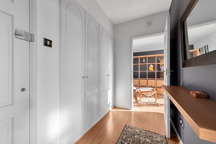 1 Bedroom Flat For Sale In Oakcroft Court, Liskeard Gardens, Blackheath, SE3