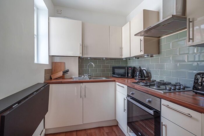 2 Bedroom Flat For Sale In Frances Road, Windsor, SL4